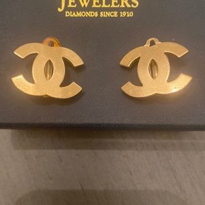 Vintage Chanel clip on earrings